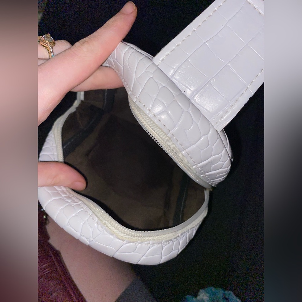 White crossbody bag with matching wallet!